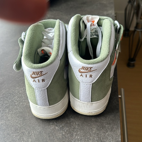 NIKE AIR FORCE 1 MIDS QS SIZE 12 BRSND NEW WITH BOX , GREEN AND WHITE - Picture 3 of 3